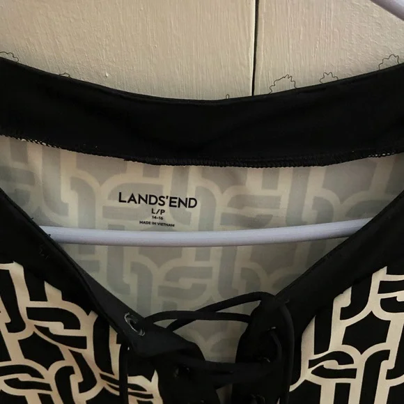 Women’s swimsuit coverup - Picture 2 of 3